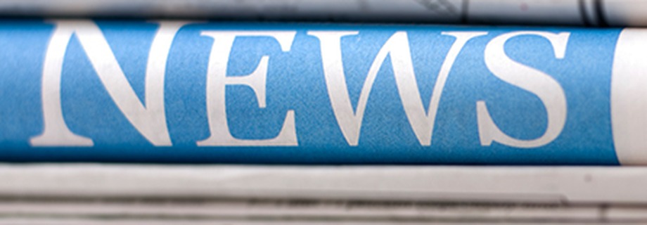 Zeitungsstapel mit dem Schriftzug NEWS